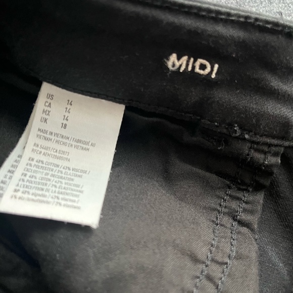 2/$35 American Eagle Shorts - Picture 3 of 4